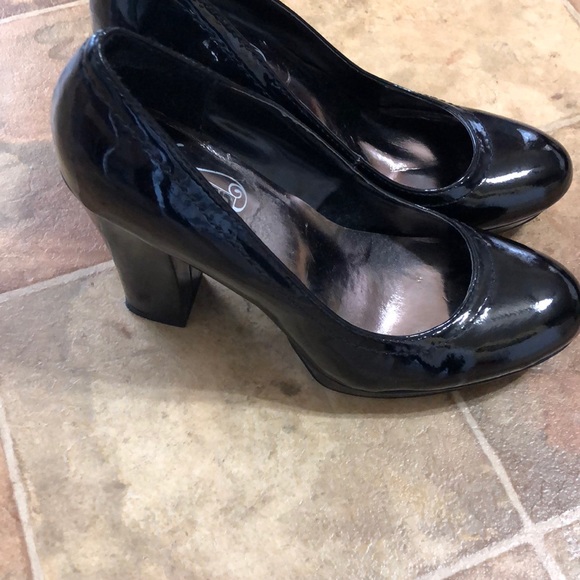 Ladies Pumps - Picture 2 of 5